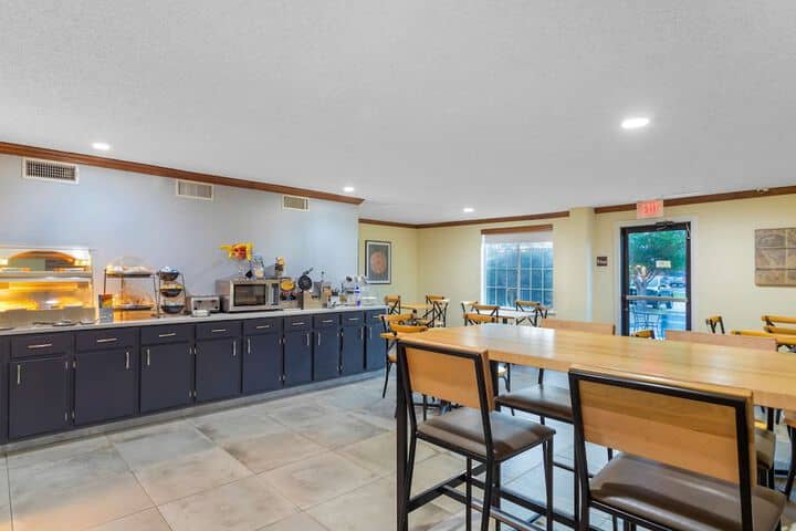 Breakfast area